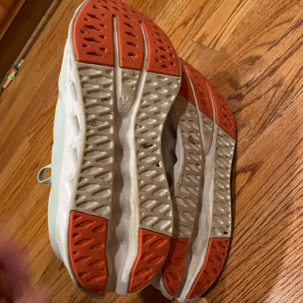 On Running Men’s Cloudsurfer size 10 - Picture 6 of 7